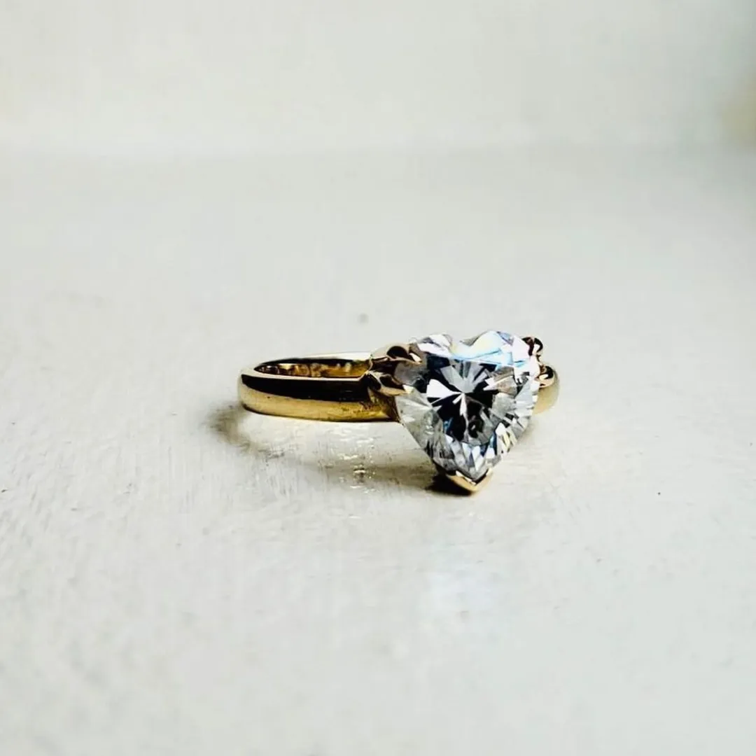/public/photos/live/Heart Cut Moissanite Proposal Wedding Ring 469 (3).webp